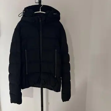 TATRAS 블랙 다운 자켓 후드 부착 01