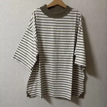 Clip-tab 화이트/올리브 스트라이프 반팔 티셔츠