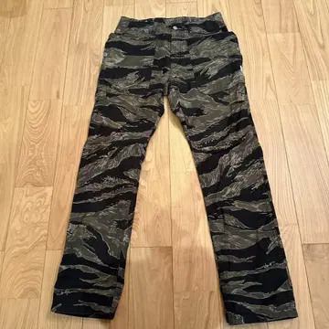 SASSAFRAS 카모 패턴 워크 팬츠 S 사이즈