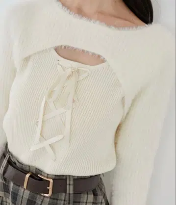 MAJESTIC LEGON 데콜테 오픈 레이스업 니트 M 사이즈