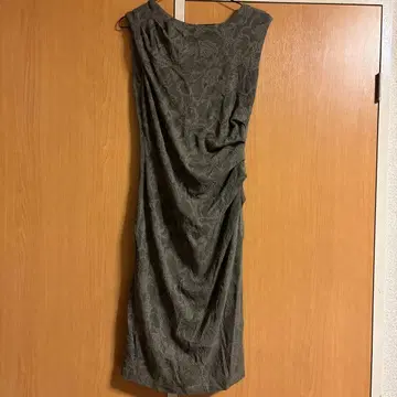 그레이 드레이프 디자인 타이트 원피스