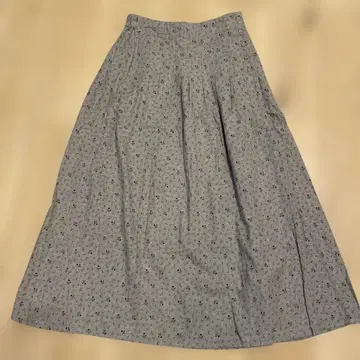 새상품 그레이 꽃무늬 플레어 스커트 버튼 포함