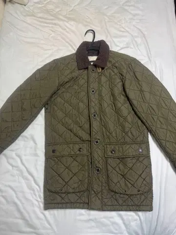 올리브 그린 퀼팅 자켓