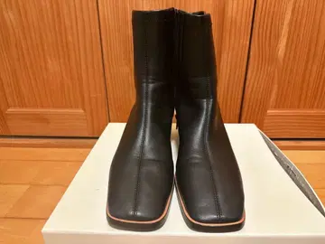 블랙 스퀘어토 부츠