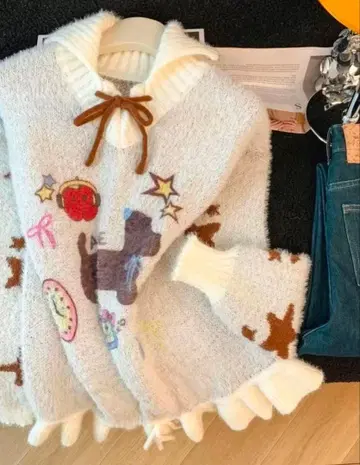 별과 곰 자수 후드 부착 니트 스웨터 (프릴 밑단 디자인)