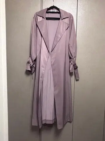 스니들 글로스 트렌치코트