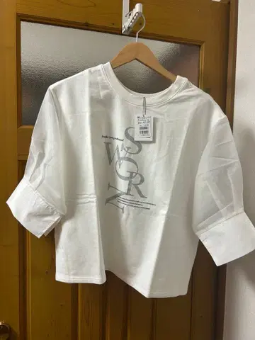 2026년 스콧 클럽 LASUD 화이트 그래픽 티셔츠