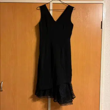 블랙 V넥 슬리브리스 원피스