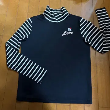 네이비 스트라이프 터틀넥 셔츠