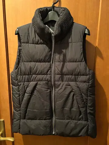 [미사용 새상품 정가 22000엔] 블랙 다운 베스트 사이즈 38