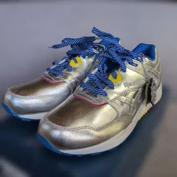 리복 건담 벤틸레이터 스니커즈 28cm 실버