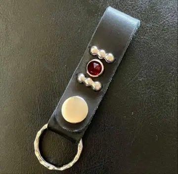 가죽 키링 2cm 폭 블랙 USA제 스터드 레드