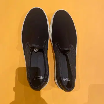 MONCLER 블랙 슬립온