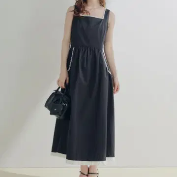 ECREL 림 레이스 프릴 개더 원피스 슬리브리스 원피스 블랙