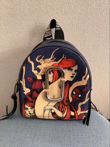 MARC JACOBS Pack Shot Lauren Tsai