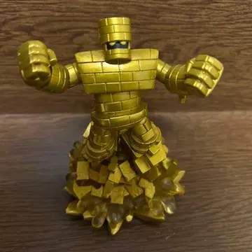 골드 블록 형태 피규어