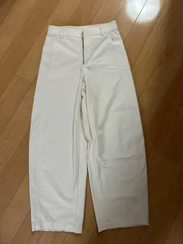 UNIQLO 화이트 와이드 팬츠 지퍼 플라이