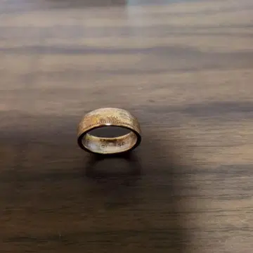 골드 컬러 에나멜 밴딩