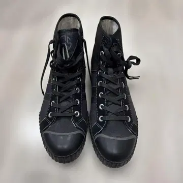 블랙 하이컷 스니커즈