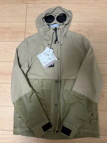 C.P. COMPANY GORE-TEX GOGGLE JACKET