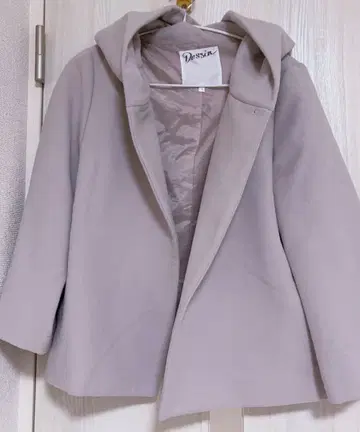 데셍 미사용 새상품 라벤더 후드 부착 코트