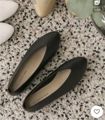 어반 리서치 도어스 V컷 펌프스