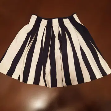 Ray BEAMS 블랙과 화이트의 플레어 스커트 사이즈 1