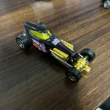 Hot Wheels 블랙과 금색 미니카