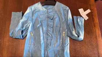 프릴 달린 라이트 블루 자켓