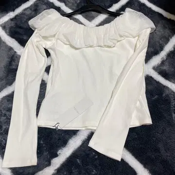 COCO DEAL 오프숄더 튤 프릴 상의