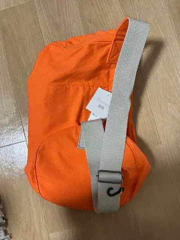 UNIQLO 오렌지 드로우 스트링 백