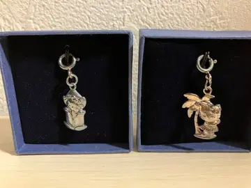 미사용 산리오 헬로키티 참 2개 세트