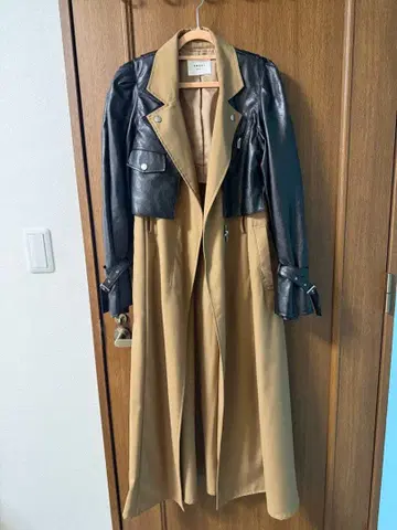 AMERI 아메리 트렌치 x 라이더스 도킹 코트 베이지 x 블랙