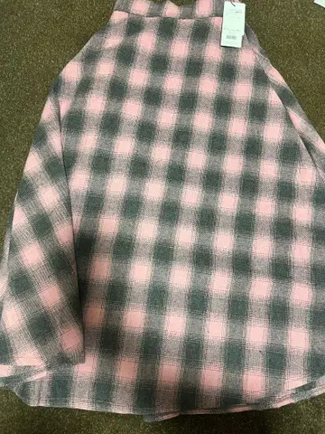 클리어 핑크와 그레이 체크 무늬 롱 스커트