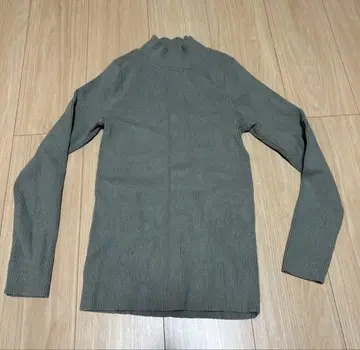 아메리빈티지 올리브 그린 하이넥 니트 긴팔