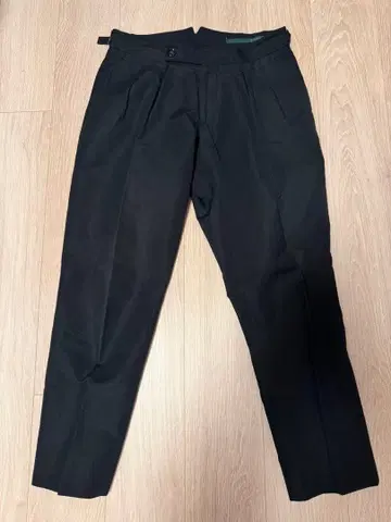 BERWICH 블랙 슬랙스 테이퍼드