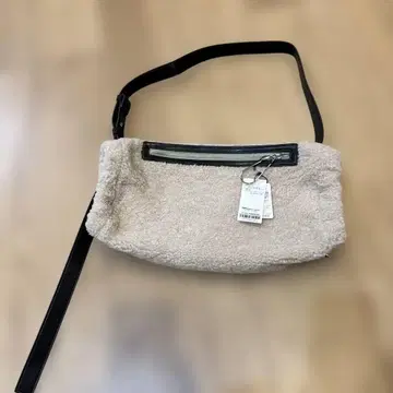 베이지 퍼 숄더백