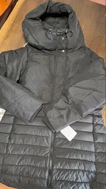 블랙 다운 자켓 후드 부착