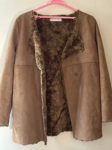 SENSE OF PLACE 브라운 무스탕 코트