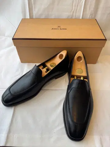 미사용 새상품 JOHN LOBB 블랙 로퍼 8E 부속물 있음