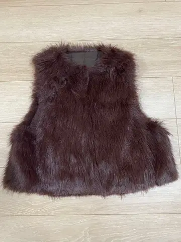 QTUME 브라운 퍼 베스트 미사용 새상품