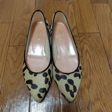 새상품급 오데뜨 앤 오딜 레오파드 펌프스 22cm