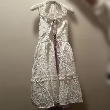 화이트 레이스 슬리브리스 원피스