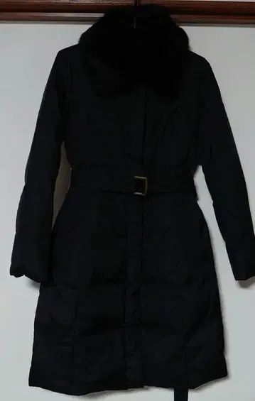 퍼 달린 블랙 다운 자켓 벨트 포함