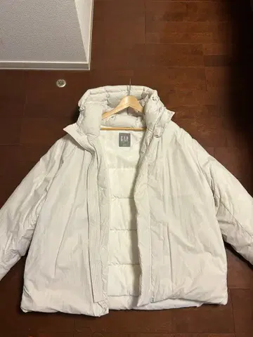 GAP 화이트 다운 자켓 후드 부착