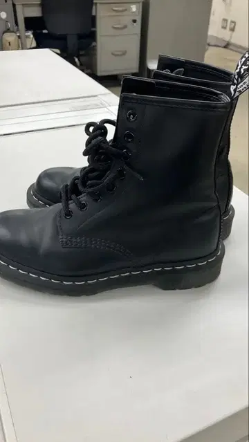 Dr.Martens 8홀 부츠
