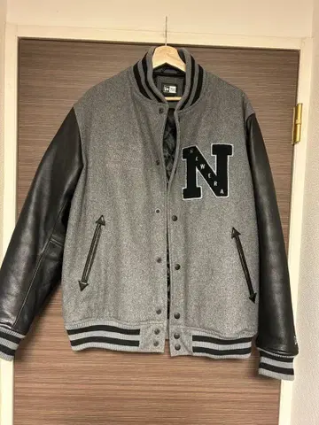 NEW ERA A-LINE 바시티 자켓 그레이/블랙