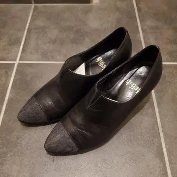 [ 새상품급 ] 히미코 숏부츠 부티 23.5cm