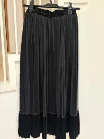 [새상품급] 아나이풍 벨로아 소재 플리츠 스커트