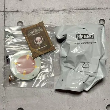 SKULLPANDA THE ADDAMS FAMILY PARKER